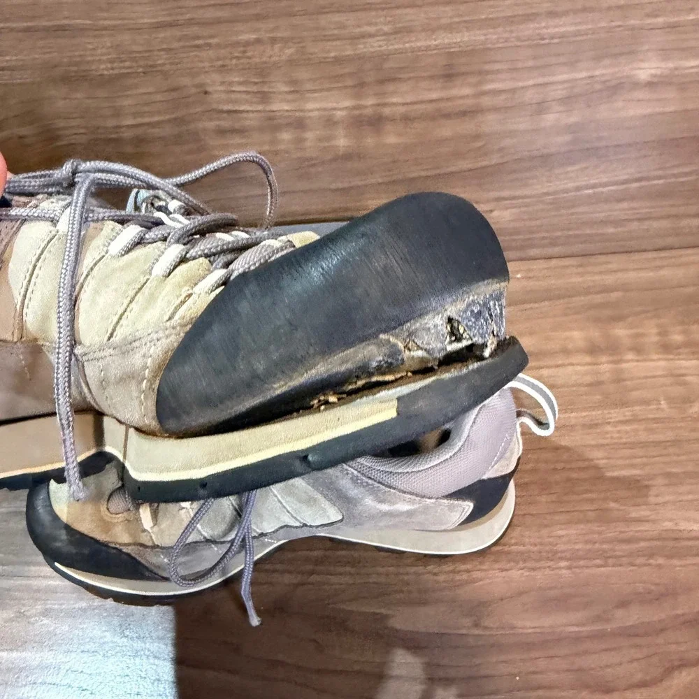 Salomon Hiking Shoes Mens 8.5‎ Grey Fair Sole Separation Repair 858040